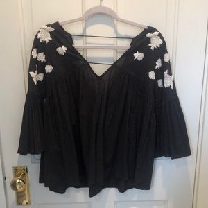 Bell sleeved anthropologie top